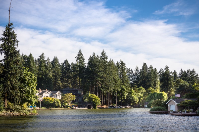 Luxury homes along the shores of Lake Oswego, Oregon